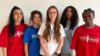 Fünf Personen mit unterschiedlichen Haarlängen und -strukturen tragen bunte T-Shirts mit dem Schriftzug "STYLE CREATE" und stehen vor einer hellen Wand.