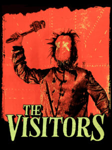 Ein knallrotes Postermotiv im Stil von 80er Jahre Horrorfilmen. Eine Figur trägt eine Maske mit X als Augen und hält eine Rohrzange als Waffe hoch.