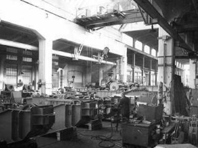 Ein schwarz-weiß Foto von dem Eisenwerk Nagel Kamp von Innen.
